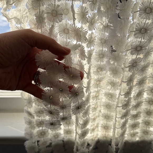 🆕 Miguelina Sandra Dandelion Lace Cover Up - Picture 5 of 6